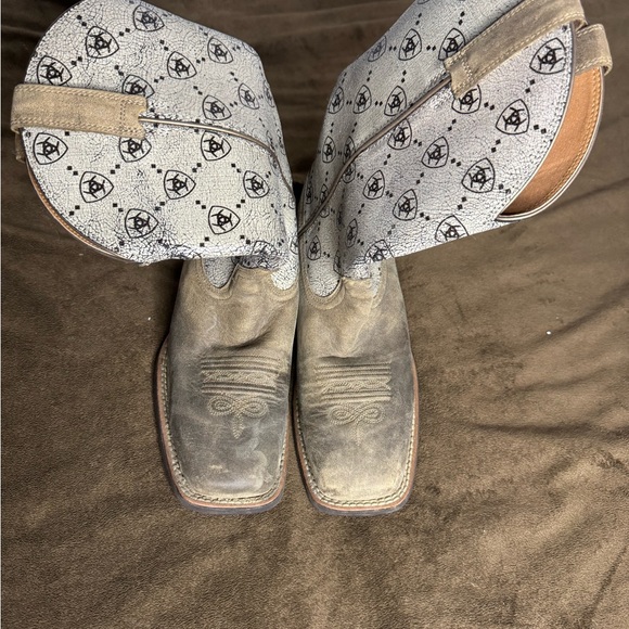 Ariat Shoes - Western boots